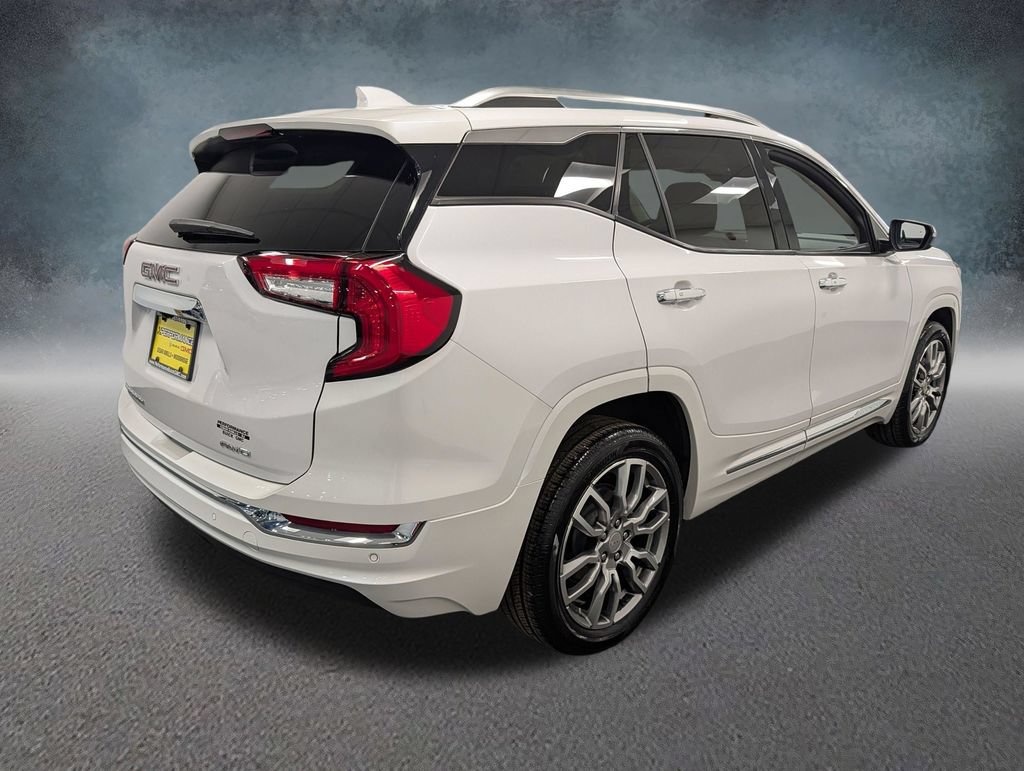 Used 2023 GMC Terrain Denali w/ Denali Premium Package AWD/4WD image 4