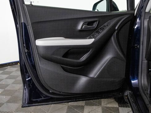 Certified 2022 Chevrolet Trax LS w/ Tint and Cruise Package image 35