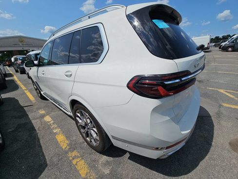Used 2025 BMW X7 xDrive40i AWD/4WD image 3