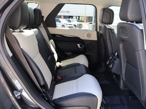 Certified 2025 Land Rover Discovery S AWD/4WD image 30
