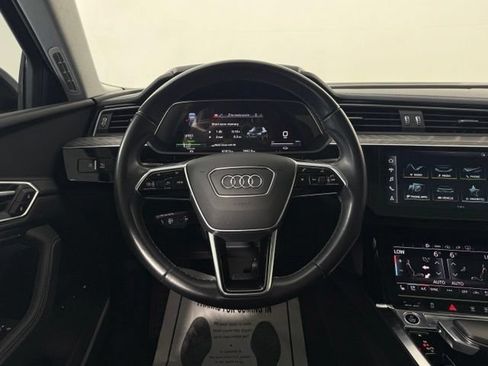 Used 2022 Audi e-tron Premium Plus w/ Premium Plus Package AWD/4WD image 29