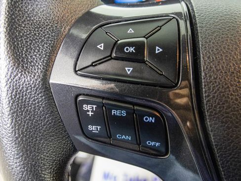 Used 2019 Ford Explorer XLT image 29