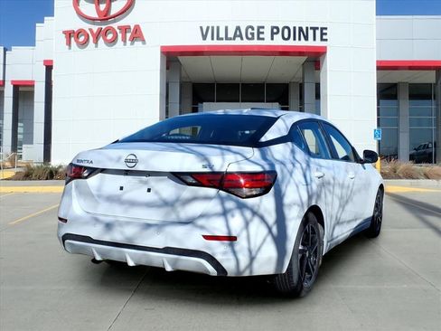 Used 2024 Nissan Sentra SV image 4