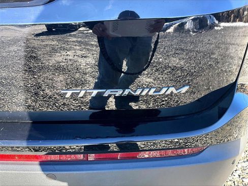 Used 2016 Ford Edge Titanium w/ Equipment Group 301A image 8