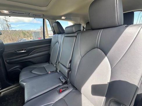 Used 2024 Toyota Grand Highlander XLE image 11
