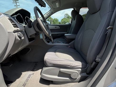 Used 2010 Chevrolet Traverse LS FWD image 12