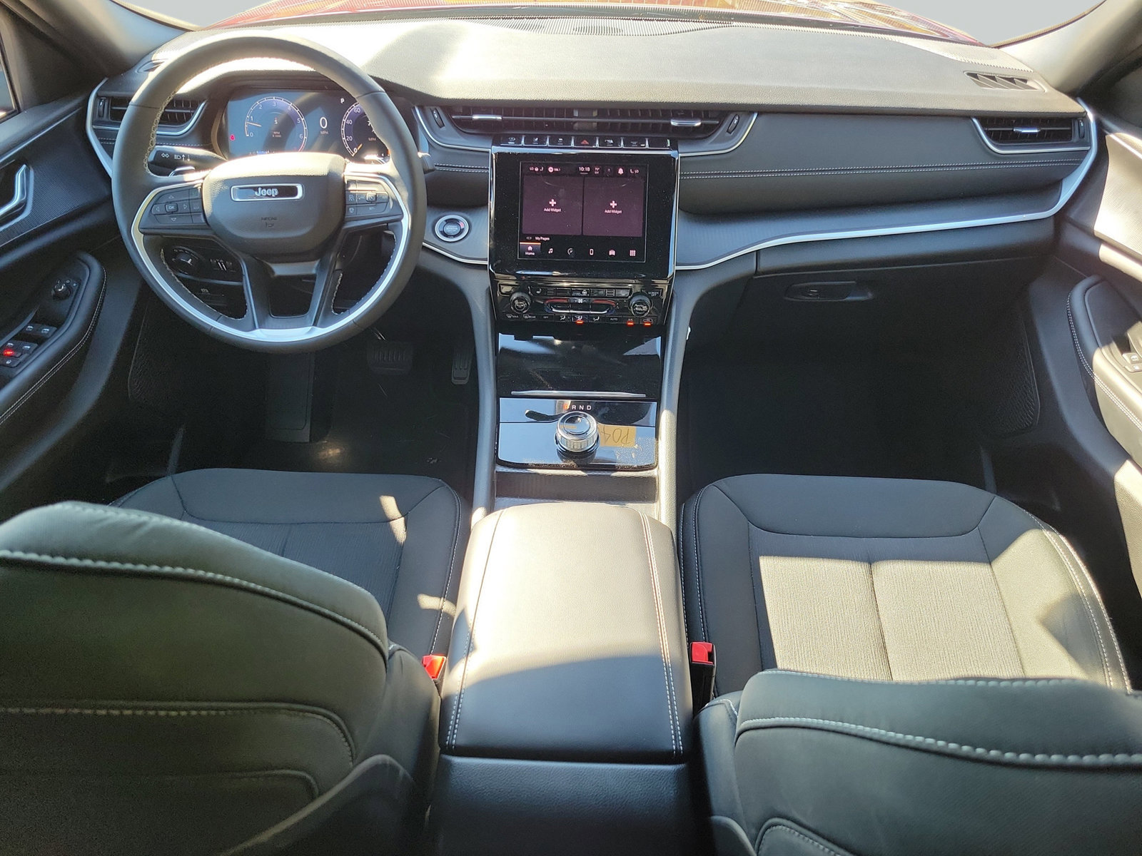 Used 2025 Jeep Grand Cherokee Laredo X w/ Luxury Tech Group I RWD image 10