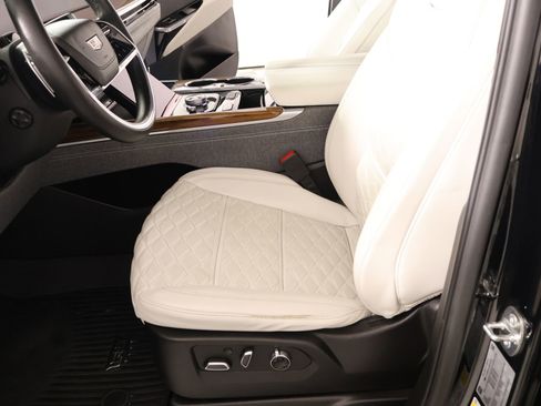 Used 2025 Cadillac Escalade ESV Sport Platinum w/ LPO, Floor Liner Package AWD/4WD image 12