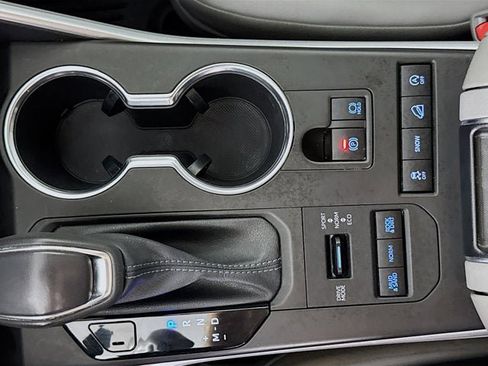 Used 2022 Toyota Highlander XLE image 16