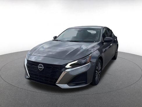 Used 2025 Nissan Altima 2.5 SV FWD image 7