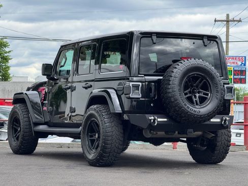 Used 2018 Jeep Wrangler Unlimited Sahara AWD/4WD image 7