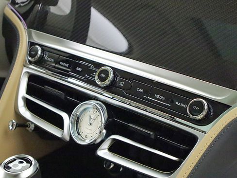 New 2026 Bentley Flying Spur Plug-In Hybrid image 32