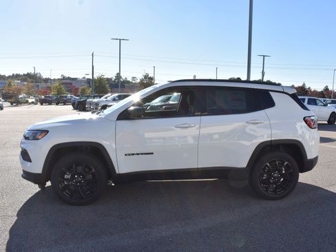 New 2026 Jeep Compass Latitude image 6