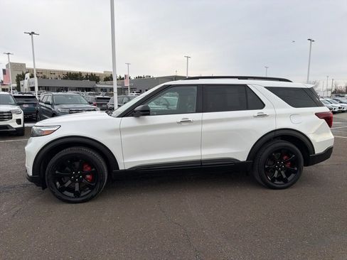 Certified 2020 Ford Explorer ST w/ ST Street Pack image 4