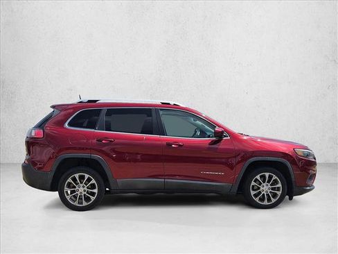 Used 2019 Jeep Cherokee Latitude Plus w/ Comfort/Convenience Group FWD image 4