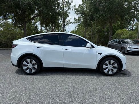 Used 2024 Tesla Model Y Long Range AWD/4WD image 8
