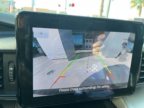 Used 2022 Ford Explorer XLT image 18