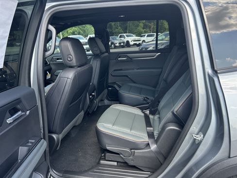 New 2026 GMC Acadia AT4 w/ Luxury Package AWD/4WD image 31