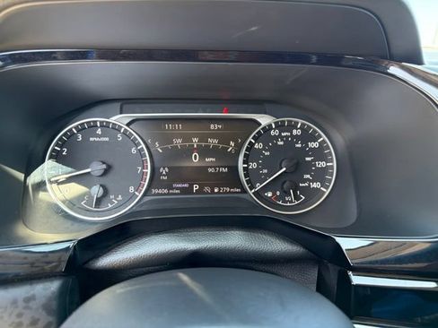 Used 2025 Nissan Pathfinder SL FWD image 19