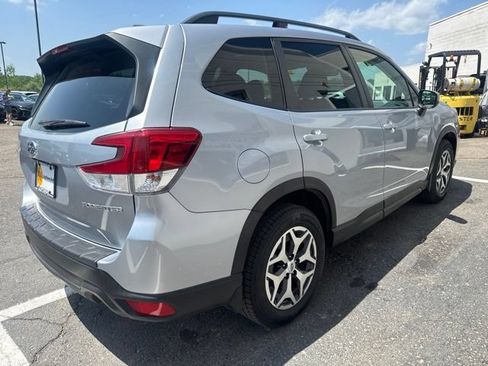 Used 2021 Subaru Forester Premium AWD/4WD image 5