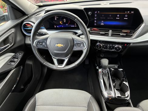 Used 2025 Chevrolet Trax LT w/ Driver Confidence Package FWD image 20