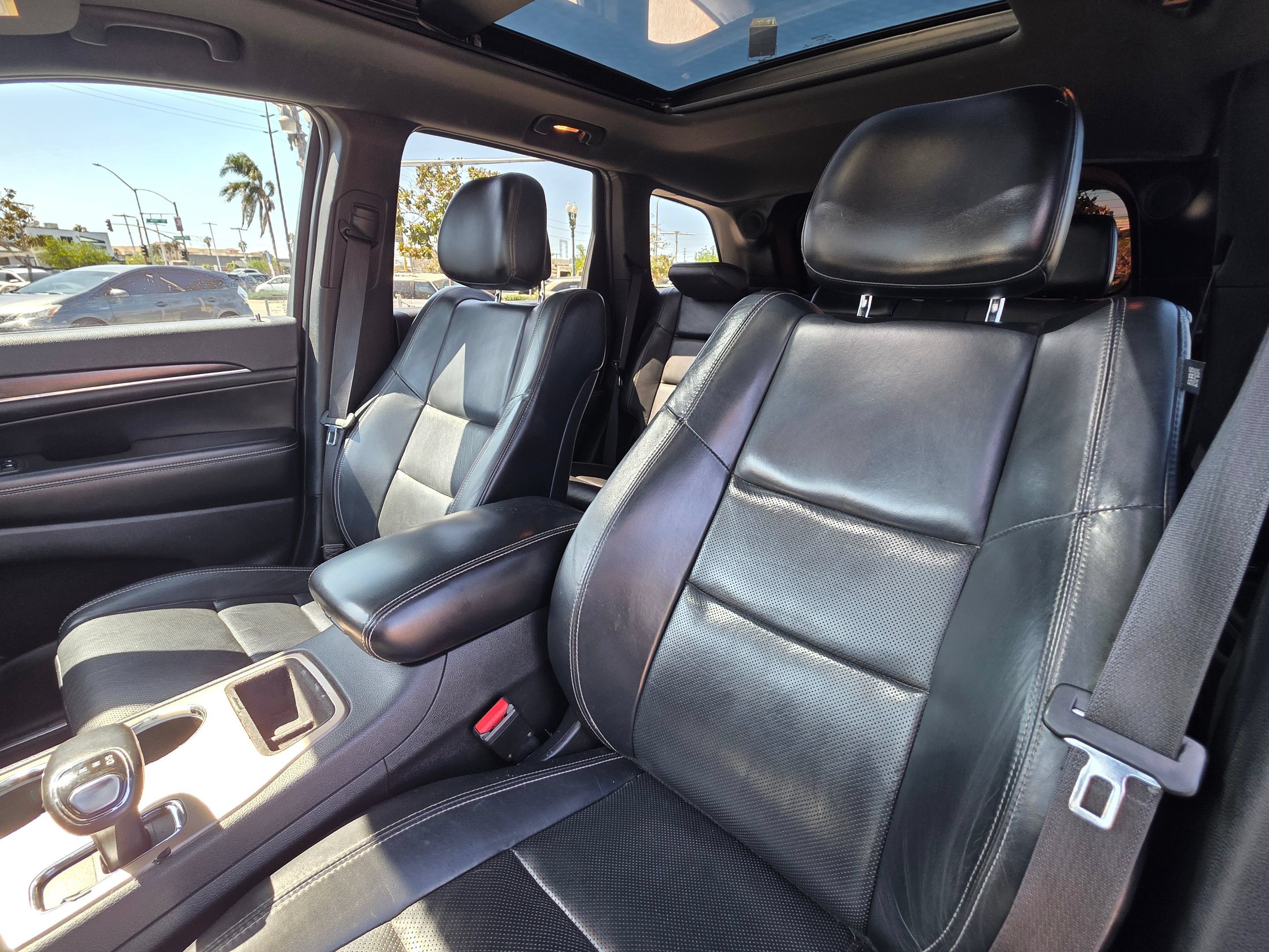 Used 2014 Jeep Grand Cherokee Limited w/ Luxury Group II RWD image 18