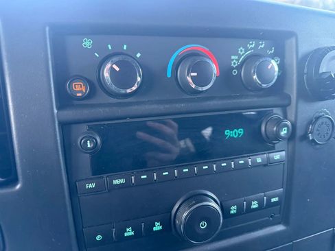 Used 2018 Chevrolet Express 2500 LT w/ LT Preferred Equipment Group image 15