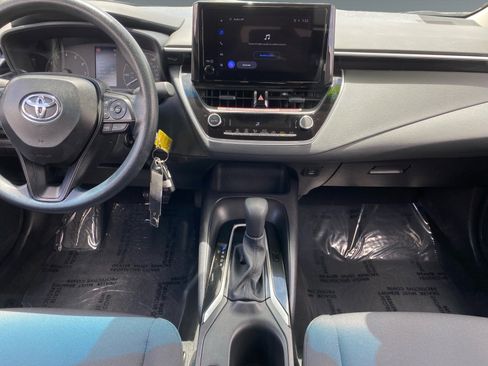 Used 2025 Toyota Corolla LE FWD image 11