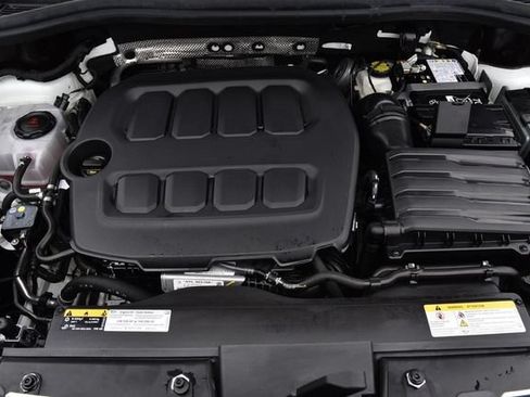 Used 2025 Volkswagen Tiguan SE AWD/4WD image 27