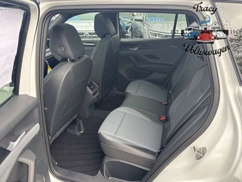 New 2025 Volkswagen Tiguan SE R-Line image 21