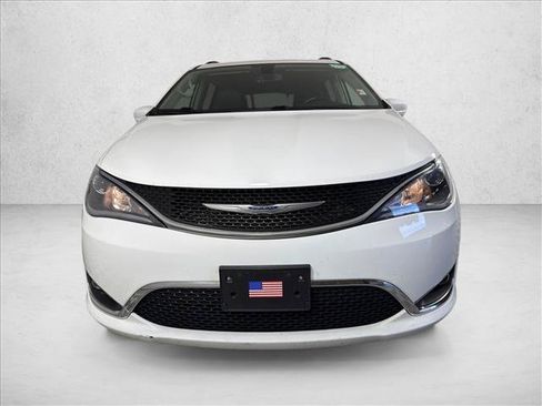 Used 2019 Chrysler Pacifica Touring-L FWD image 8