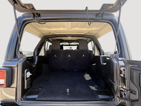 Used 2018 Jeep Wrangler Unlimited Sport S AWD/4WD image 24