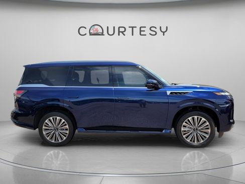 Used 2025 INFINITI QX80 Sensory image 7