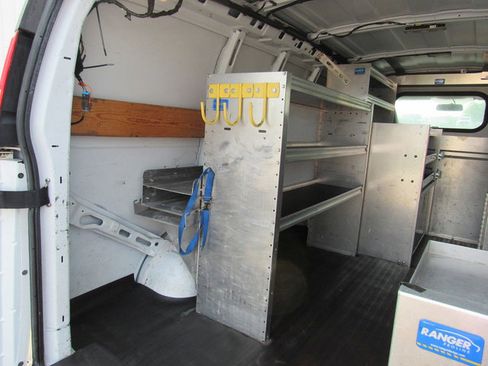 Used 2015 Chevrolet Express 2500 RWD image 24