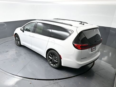 New 2026 Chrysler Pacifica Limited w/ S Appearance Package image 49