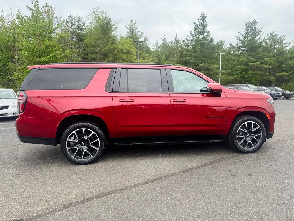 Used 2022 Chevrolet Suburban RST w/ Luxury Package AWD/4WD image 5