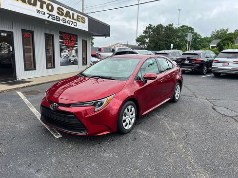 Used 2025 Toyota Corolla LE FWD image 2