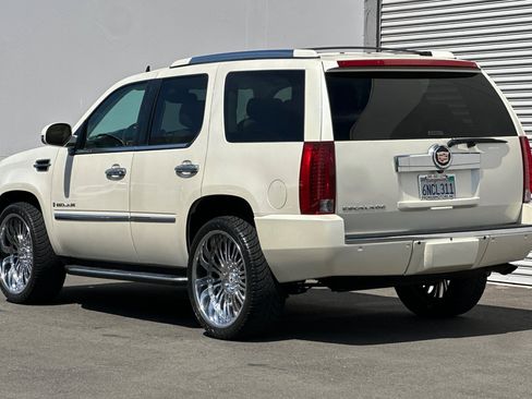 Used 2007 Cadillac Escalade AWD w/ Information Package image 6