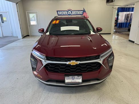 Used 2025 Chevrolet Trax LT w/ LT Convenience Package FWD image 12