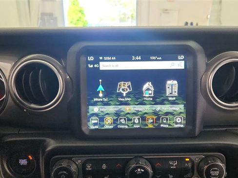 Used 2022 Jeep Gladiator Overland w/ Cold Weather Group AWD/4WD image 17