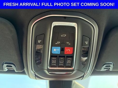 Used 2023 Jeep Wagoneer 4WD w/ Premium Group I image 18