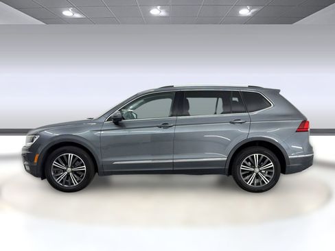 Used 2018 Volkswagen Tiguan SEL FWD image 2