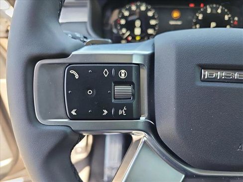 New 2025 Land Rover Discovery Dynamic SE AWD/4WD image 17