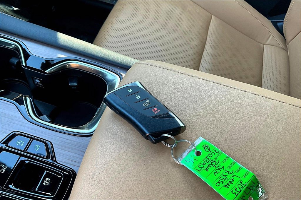 Used 2023 Lexus RX 350 Premium Plus w/ Accessory Package AWD/4WD image 35