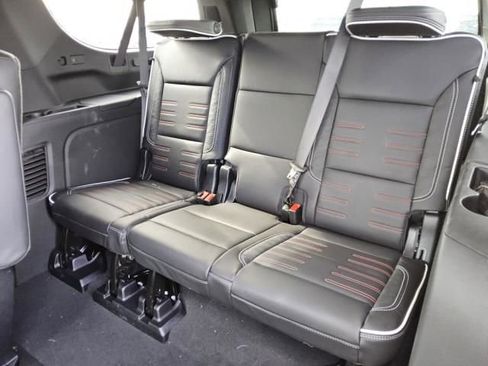 Used 2025 GMC Yukon XL AT4 Ultimate image 5