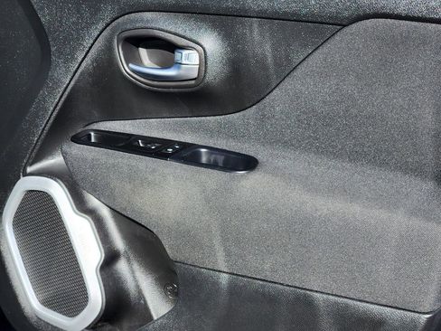 Used 2020 Jeep Renegade Sport w/ Sport Appearance Group image 16