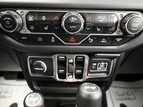 Used 2025 Jeep Wrangler Unlimited Sahara w/ Safety Group AWD/4WD image 19