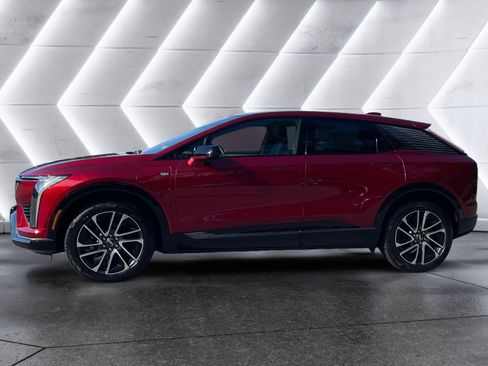 Certified 2025 Cadillac Optiq Sport 2 w/ LPO, Floor Liner Package image 3