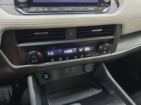 Used 2025 Nissan Rogue SV AWD/4WD image 24