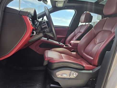 Certified 2024 Porsche Macan S AWD/4WD image 16